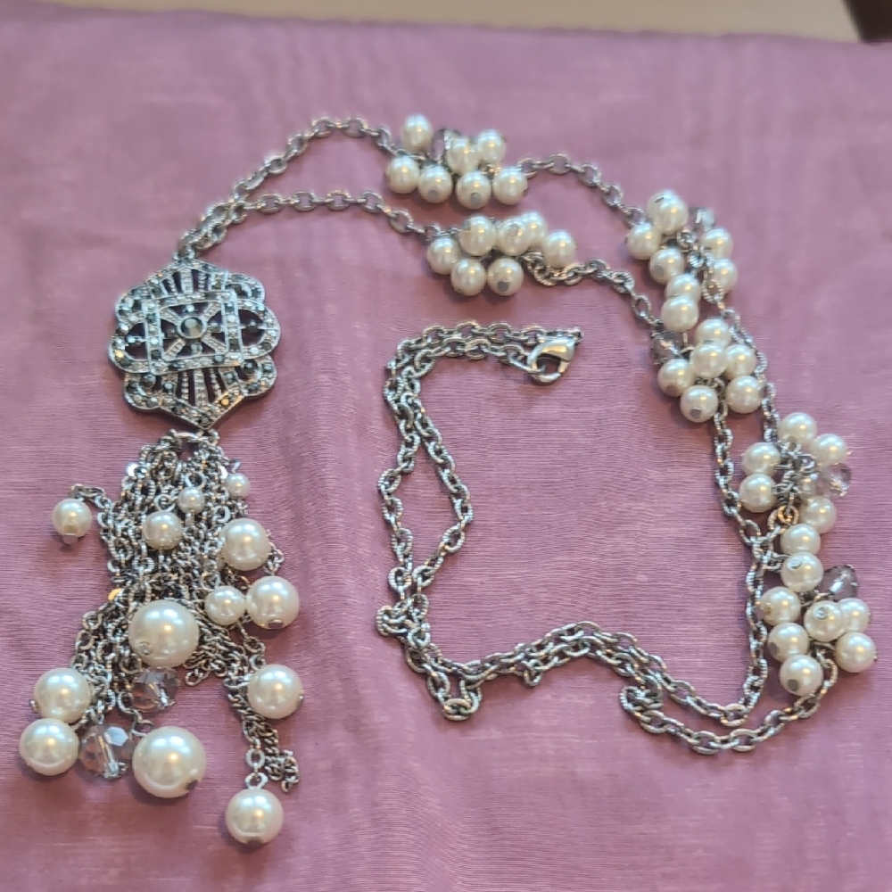 Elegant Silver and Pearl Necklace